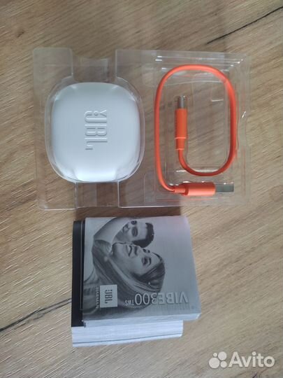 Беспроводные наушники jbl 300