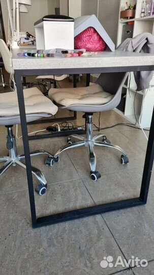 Стул на колёсах