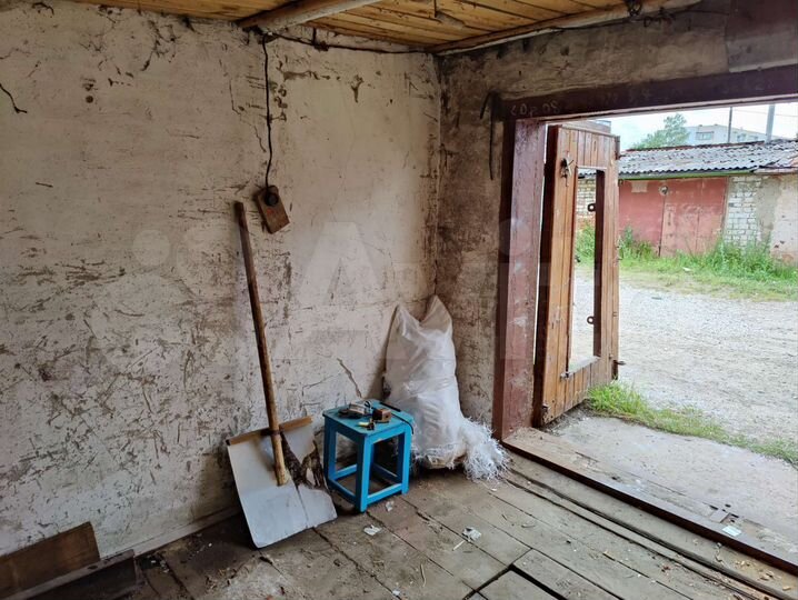 Гараж, > 30 м²