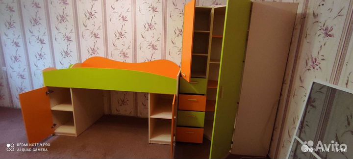 Детская кровать с матрасом и шкаф под вещи