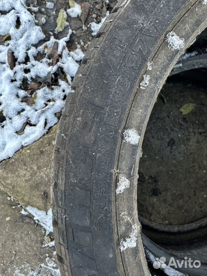 Tigar Winter 1 245/40 R18