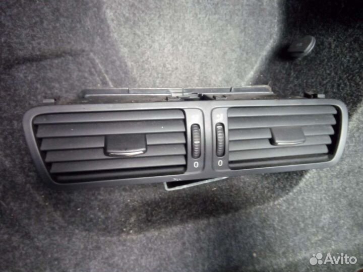 Центральный дефлектор VW Passat B6