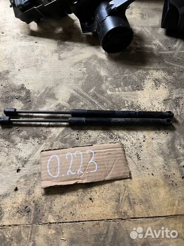 Амортизатор капота Maserati Levante I