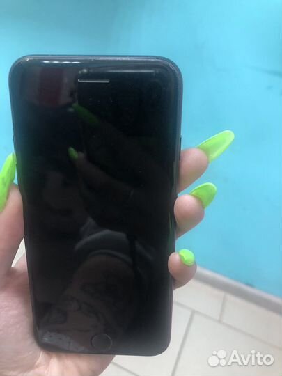 Телефон iPhone 7