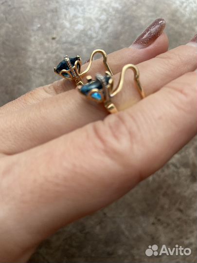 Золотые серьги с топазом