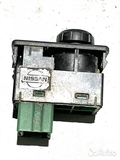 Кнопка регулировки зеркал Nissan Primera P12