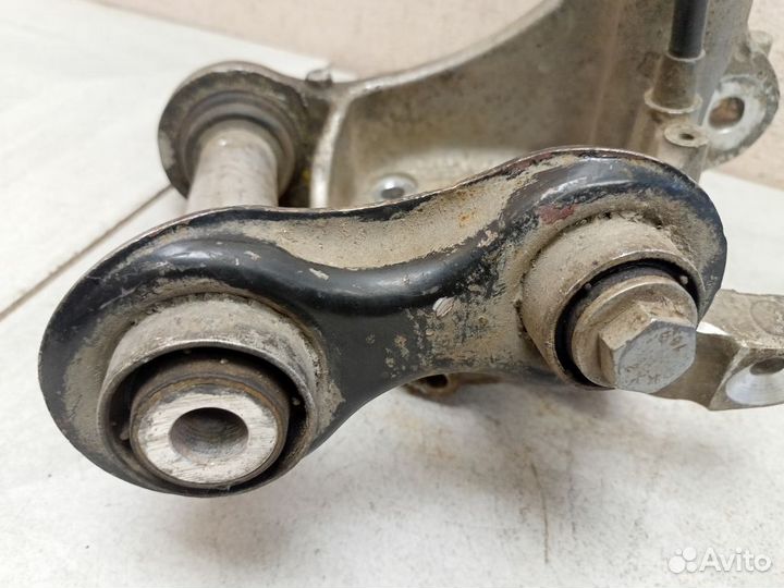 Кулак задний левый бмв