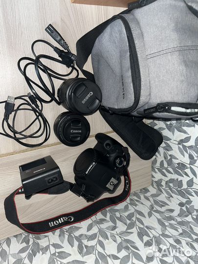 Зеркальный фотоаппарат Canon 1300D