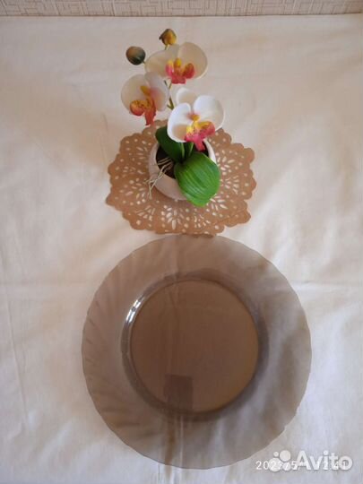 Тарелка тёмное стекло:d-23 см и d -24см