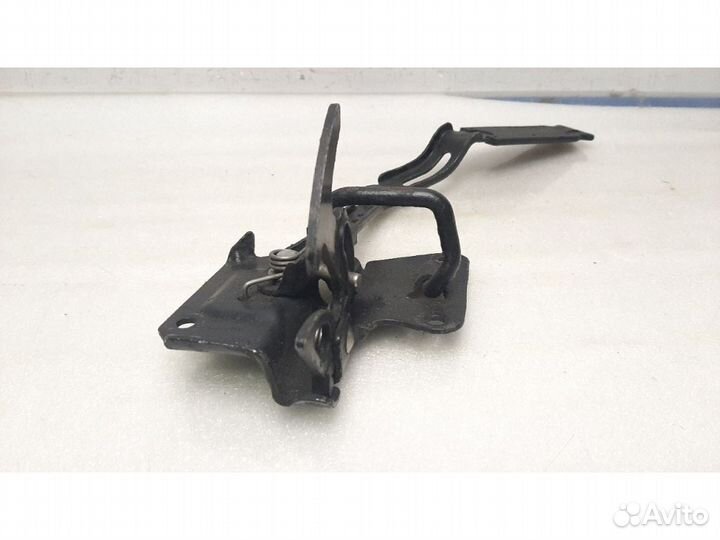 Крюк капота audi A6 C5