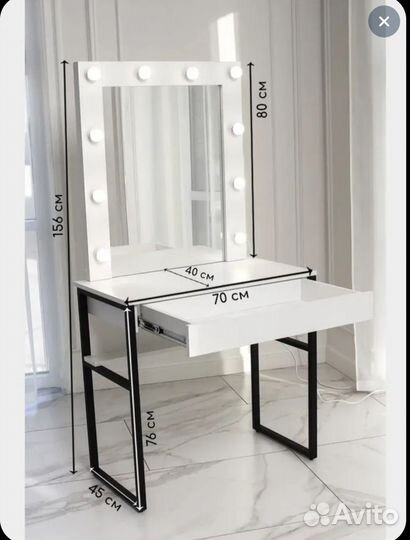Туалетный столик и парикмахерское кресло
