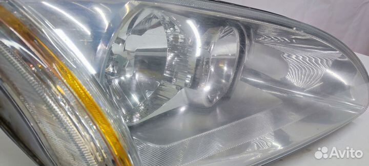 Фара правая Ford Focus 2