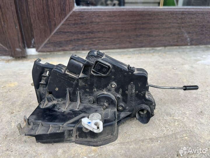 Замок левой передней двери e 46