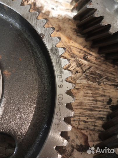 Шестерни мотора Volvo F12 TD122