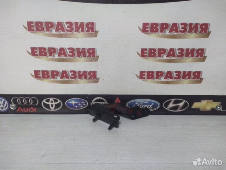 Петля двери багажника задняя левая Nissan X-Trail