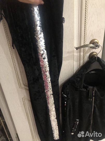 Спортивный костюм женский