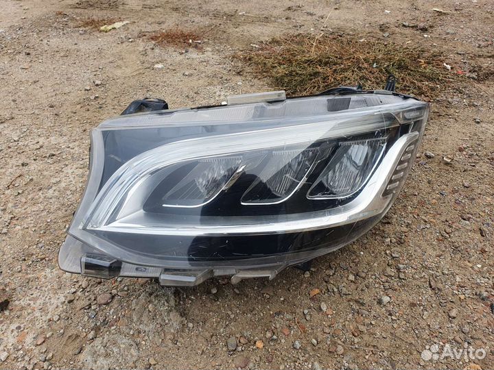 Фара левая Mercedes Sprinter 907 w907
