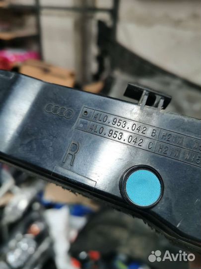 Указатель поворота правый Audi Q7 (4L)