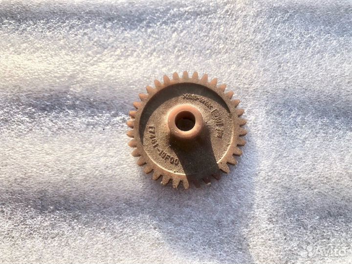 Suzuki SV400S шестерня помпы