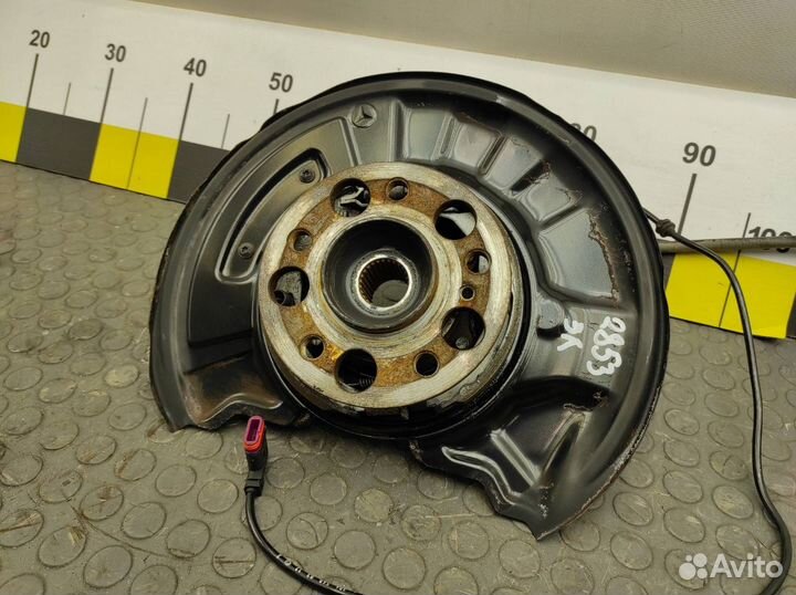 Кулак поворотный задний левый Mercedes-Benz W204