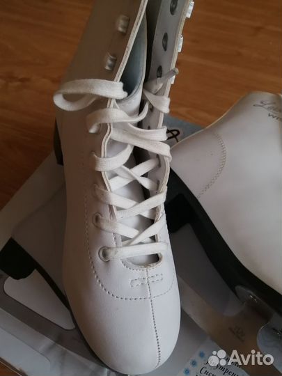Коньки фигурные женские 38 размер