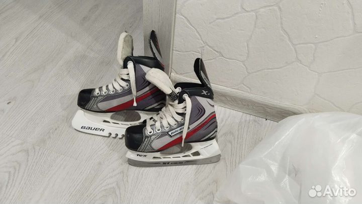 Коньки хоккейные