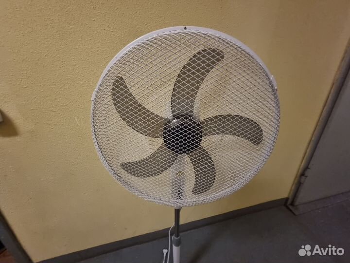 Вентилятор напольный hyundai
