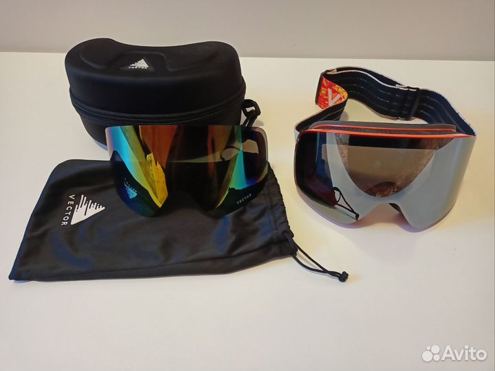 Горнолыжные очки vector