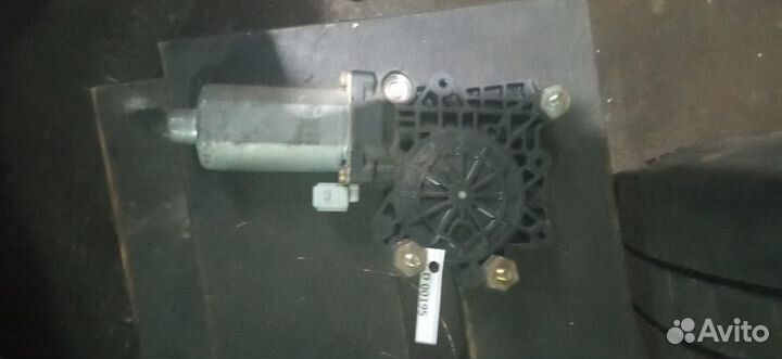 Моторчик стеклоподъемника передний левый DAF XF 95