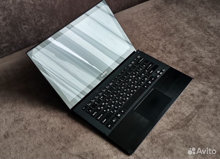 Ультрабук Sony Vaio Pro 11, вес 870 гр., карбон