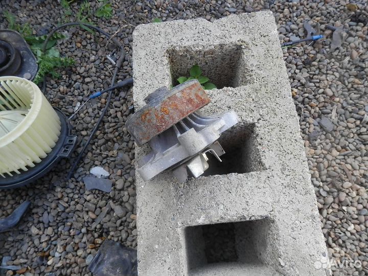 Помпа на Джили Эмгранд