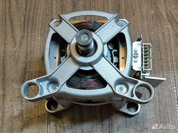 Двигатель мотор стиральной машины Indesit Ariston