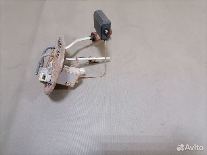 Датчик уровня топлива Mazda 323 1.5 1980-1989