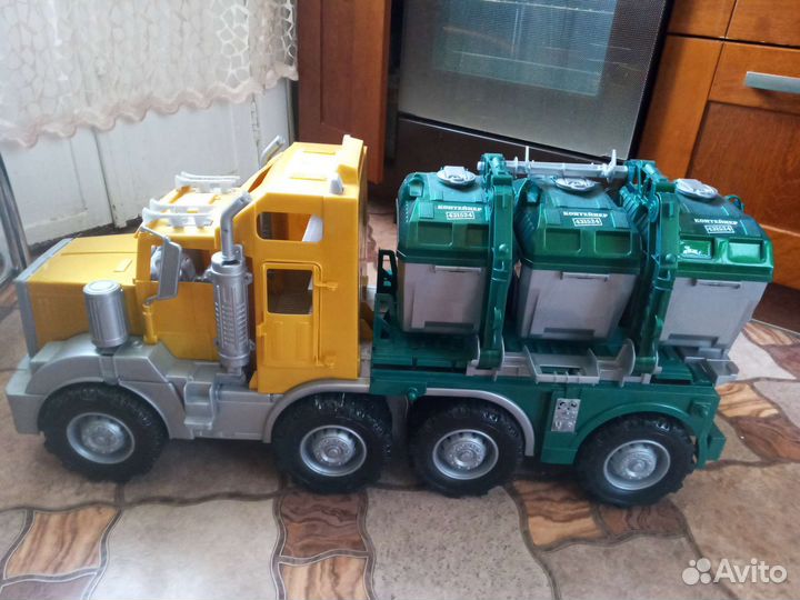 Грузовик-мусоровоз Аризона