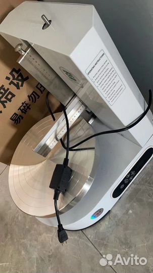 Аппарат для выравнивания торта