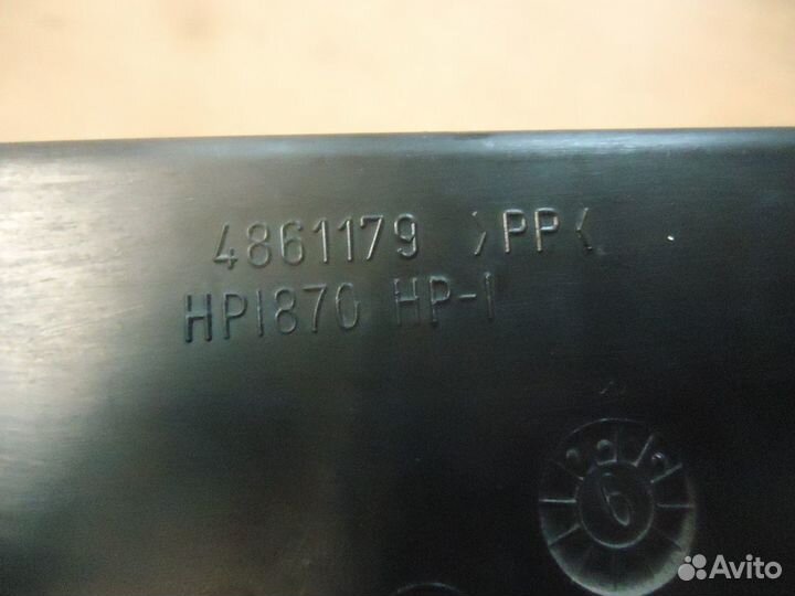 4861179 воздухозаборник Chrysler Voyager 3