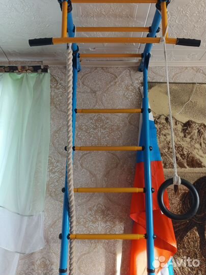 Шведская стенка с турником и брусьями