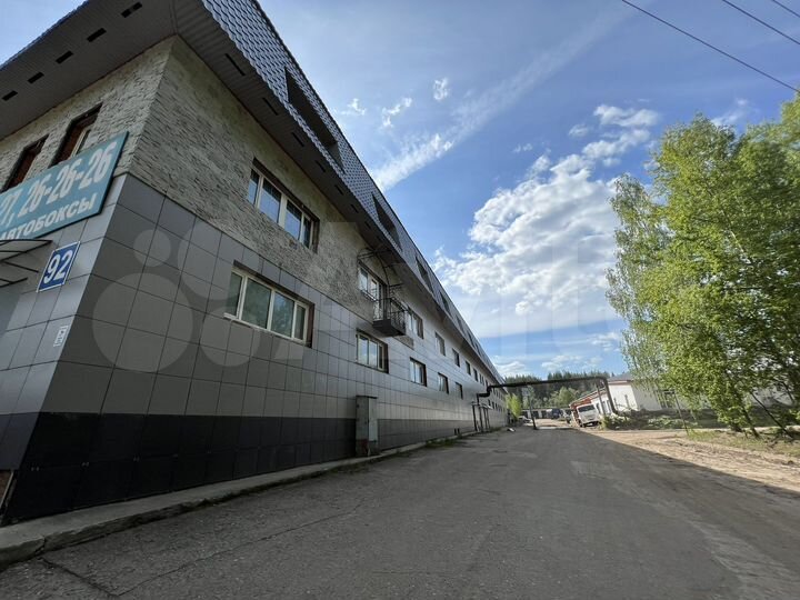 Здание, 3000 м²