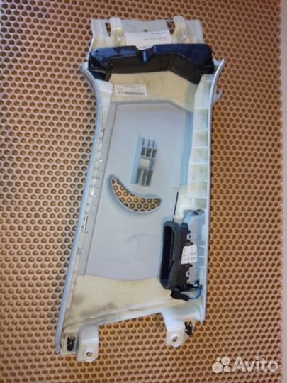 Обшивка салона левая Audi A8 D4 long 4.2 cdra 2011