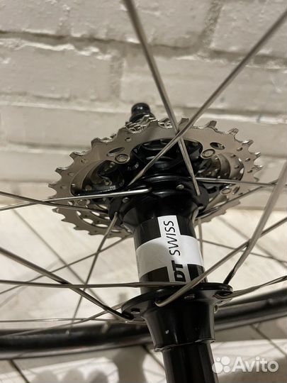 Шоссейные карбоновые колеса Zipp 404