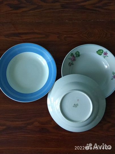 Посуда тарелки средние и большие