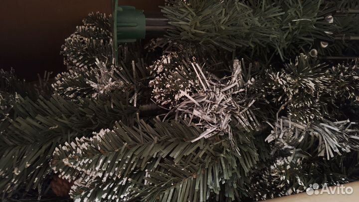 Елка c шишками и заснеженными ветками 185 см