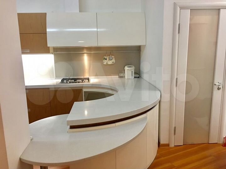 2-к. квартира, 72 м², 8/8 эт.