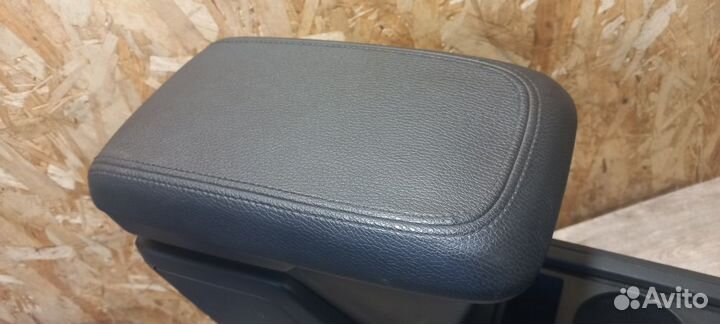 Подлокотник кожа Opel Antara 2013