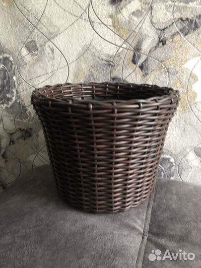 Кашпо из искусственного ротанга