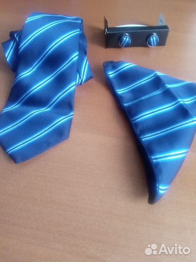 Галстук, платочек и запонки