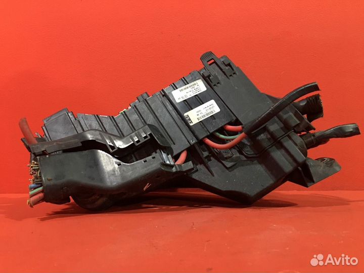 Блок предохранителей под капот Land Rover Range