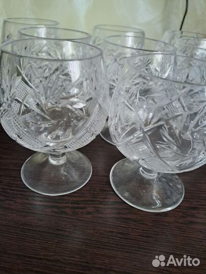 Хрустальные рюмки на ножке