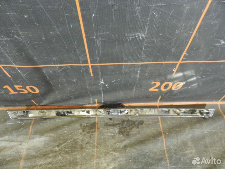 Эмблема с хромированной накладкой - Ford Focus 3