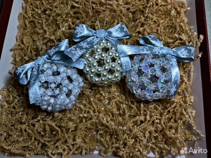 Новогодние шары из бусин ручной работы